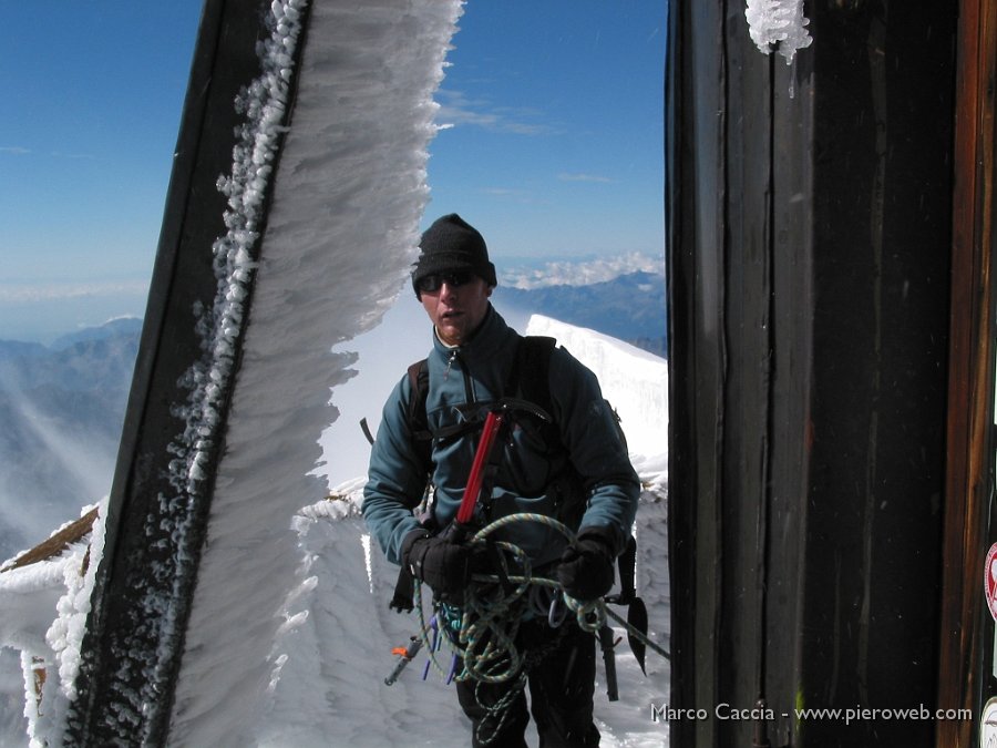 21_Arrivo al rifugio più alto d'Europa (foto Don Mauro).JPG